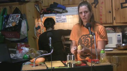 Chiale ta vie pis joue avec des couteaux - Épisode (1/2) Mafé végé au secours du wanabisme avec Maude et Estelle