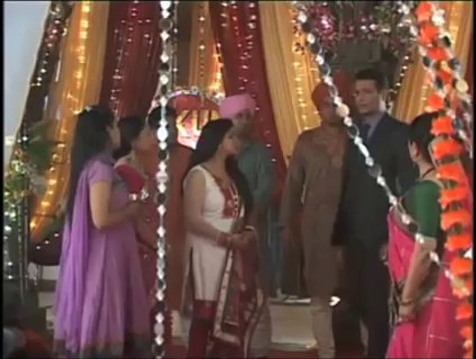 Saraswatichandra: Saras gets shocked