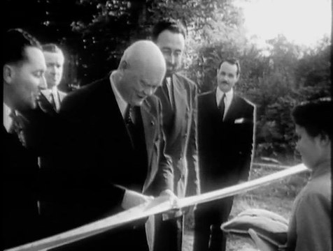 Saint-Dizier dans les actualités françaises 1953 Maurice Lemaire ministre de la reconstruction inaugure Saint-Dizier le neuf
