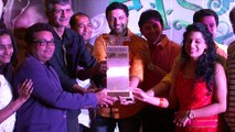 Director Sanjay Jadhav Gives 'Record Break' Trophy To Ravi Jadhav & Team Time Pass