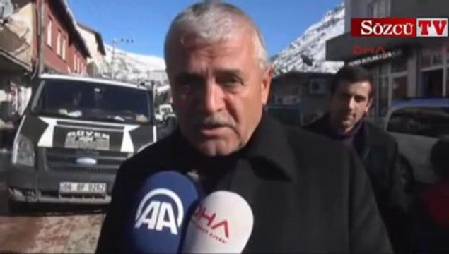 Kar elektrik direklerini devirdi ilçe karanlıkta kaldı