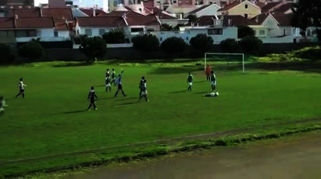 Football: Un ado pète les plombs en plein match