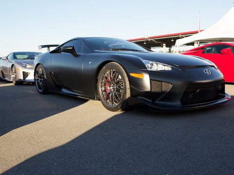 Quand les propriétaires de Lexus LFA se retrouvent...