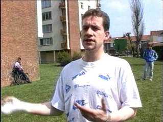 Une vie de chacal 1996 Auteur-Réalisateur : Djamel Sellani, Riquita Sujet : le quartier des "Biscottes" à Lille sud, après le fait divers de chasse aux dealers en mai 1993