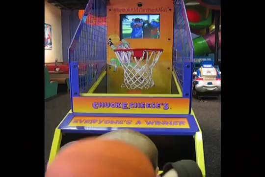 Non riuscirete a credere ai vostri occhi nel vedere questo bimbo cosa è capace di fare