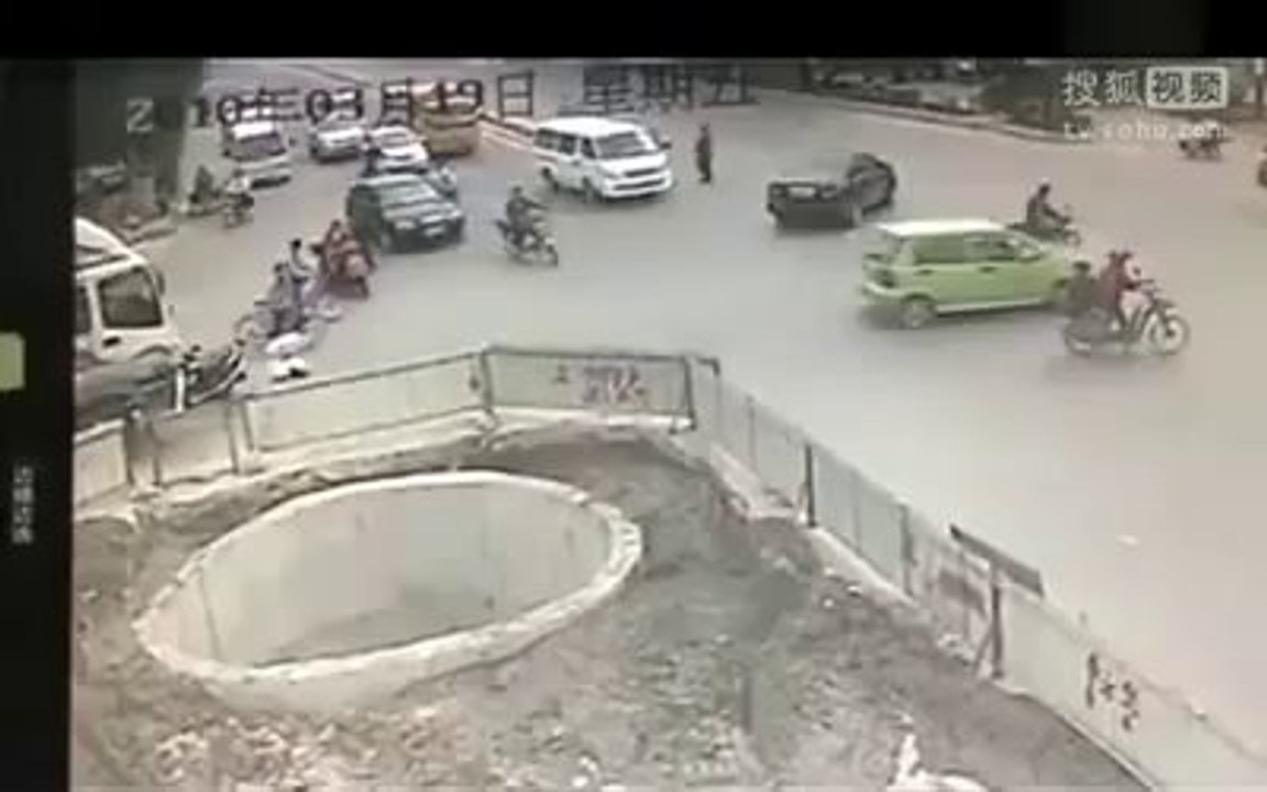 Super Scooter Driver - Funny Accident Expert