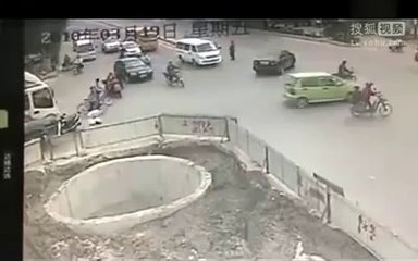 Super Scooter Driver - Funny Accident Expert