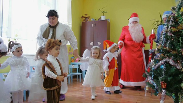 Новогодний утренник в д/с., гр. Дюймовочка