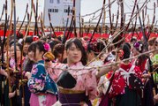 Archery (Toshiya-通し矢) contest in Sanjūsangen-dō (三十三間堂) in Kyoto!