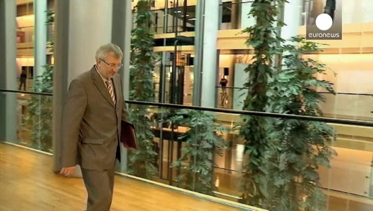 MEPs have asked EU governments to prepare sanctions against members of the Ukrainian government.