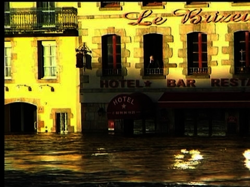 Inondations: le propriétaire d'un hôtel de Quimperlé bloqué à sa fenêtre - 07/02