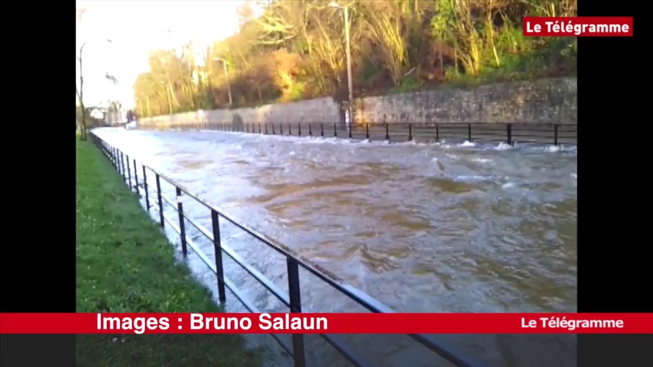 Quimper. L'Odet en crue, rue de l'Hippodrome