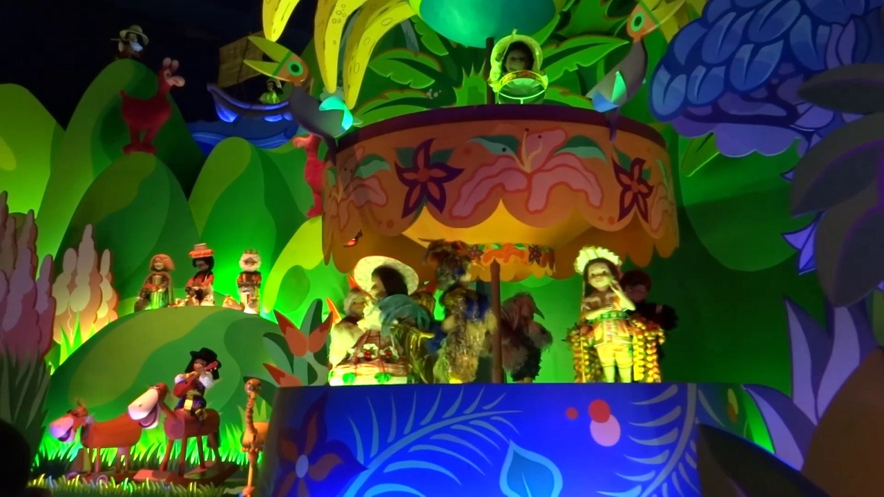 Disneyland Paris It's a small world christmas version 2013