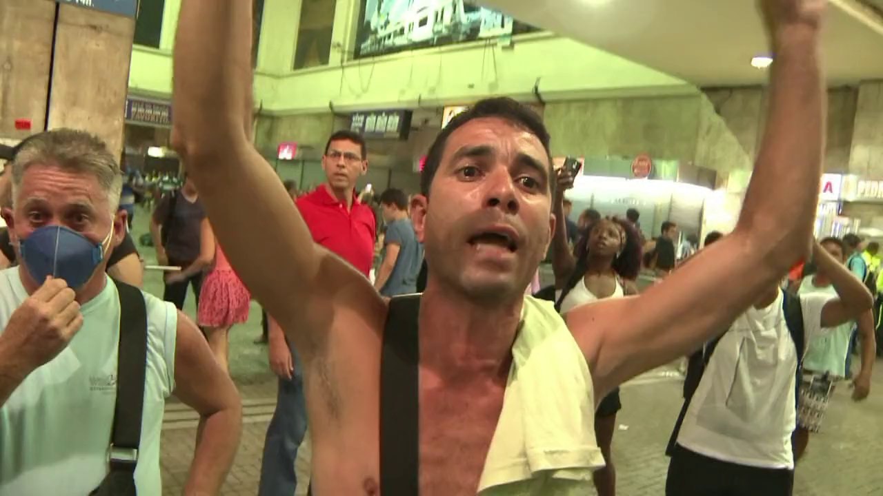Brésil: manifestation à Rio contre les prix des...