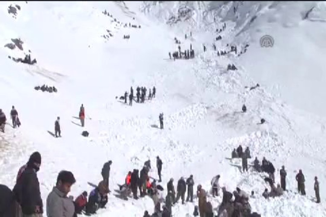 Mayın dedektörüyle ceset aradılar