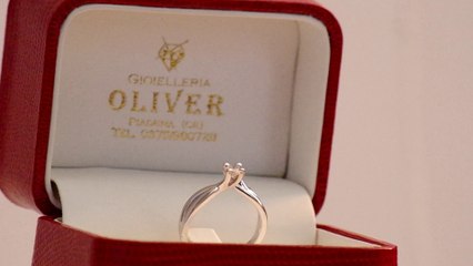 creazione di anello in oro bianco con incastonata pietra diamante a taglio brillante