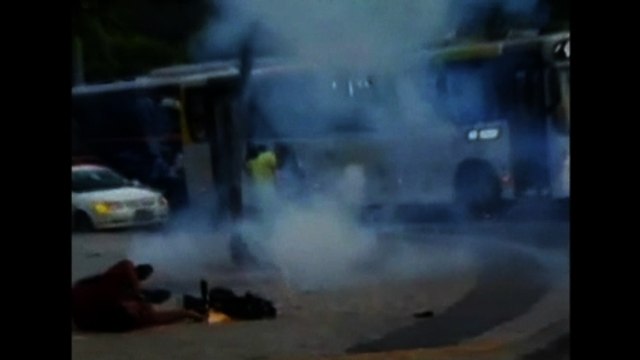 Clashes break out over fare hike at Rio train station