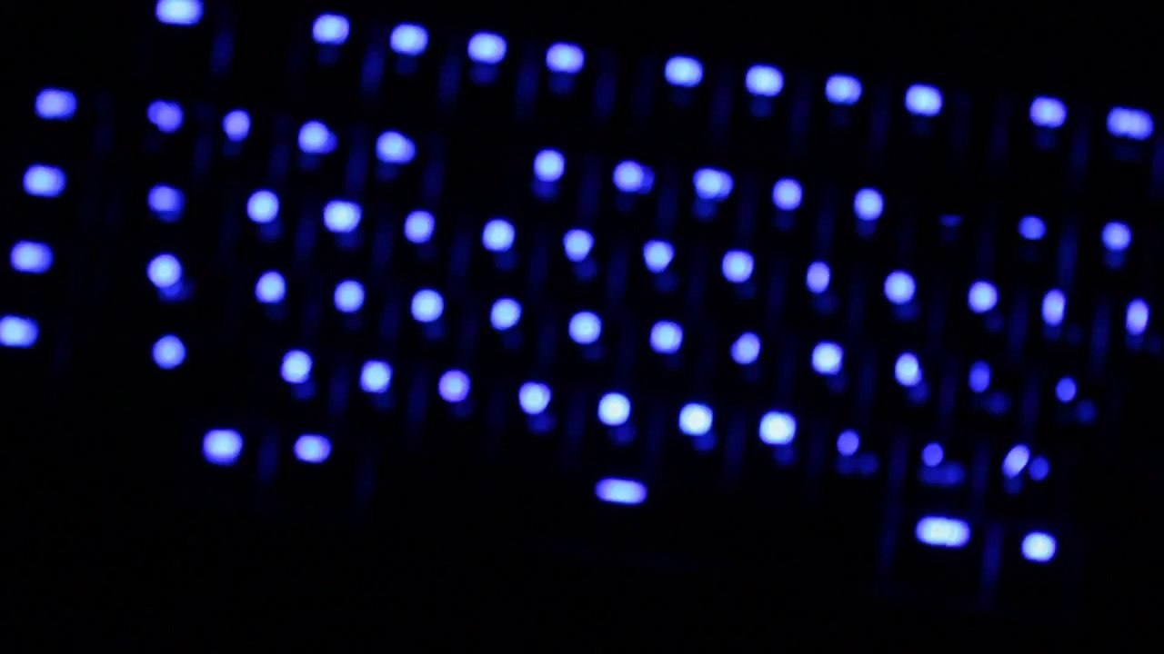 ROCCAT™ billenytűzet     (Led világitás  zenére )