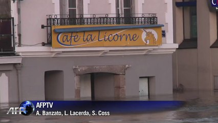 Oeste da França sofre com enchentes
