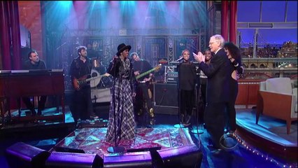 Lauryn Hill Covers The Beatles’ “Something” on David Letterman