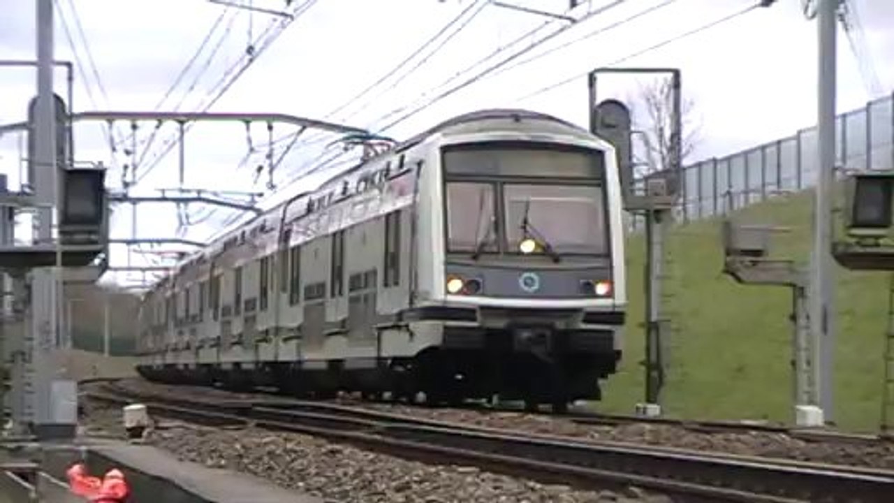 MI2N : Passage entre les gares de Val d'Europe et Bussy Saint Georges sur la ligne A du RER