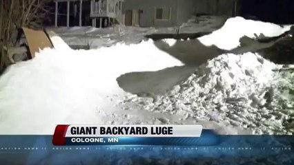 Une famille du Minnesota s'est fait une piste de luge géante dans son jardin!