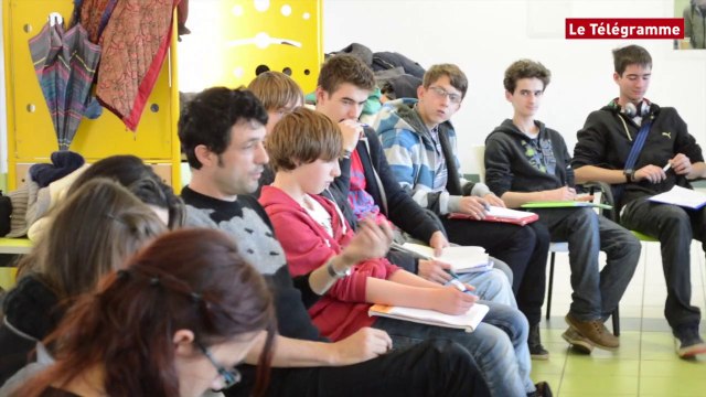 Lannion. Albin de la Simone à la rencontre des lycéens