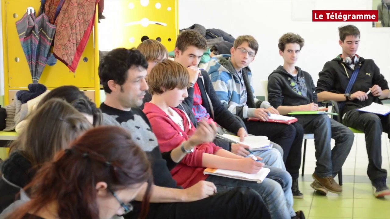 Lannion. Albin de la Simone à la rencontre des lycéens