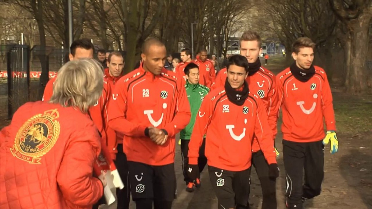 S04 gegen H96: Zwei Rückrundenüberflieger unter sich