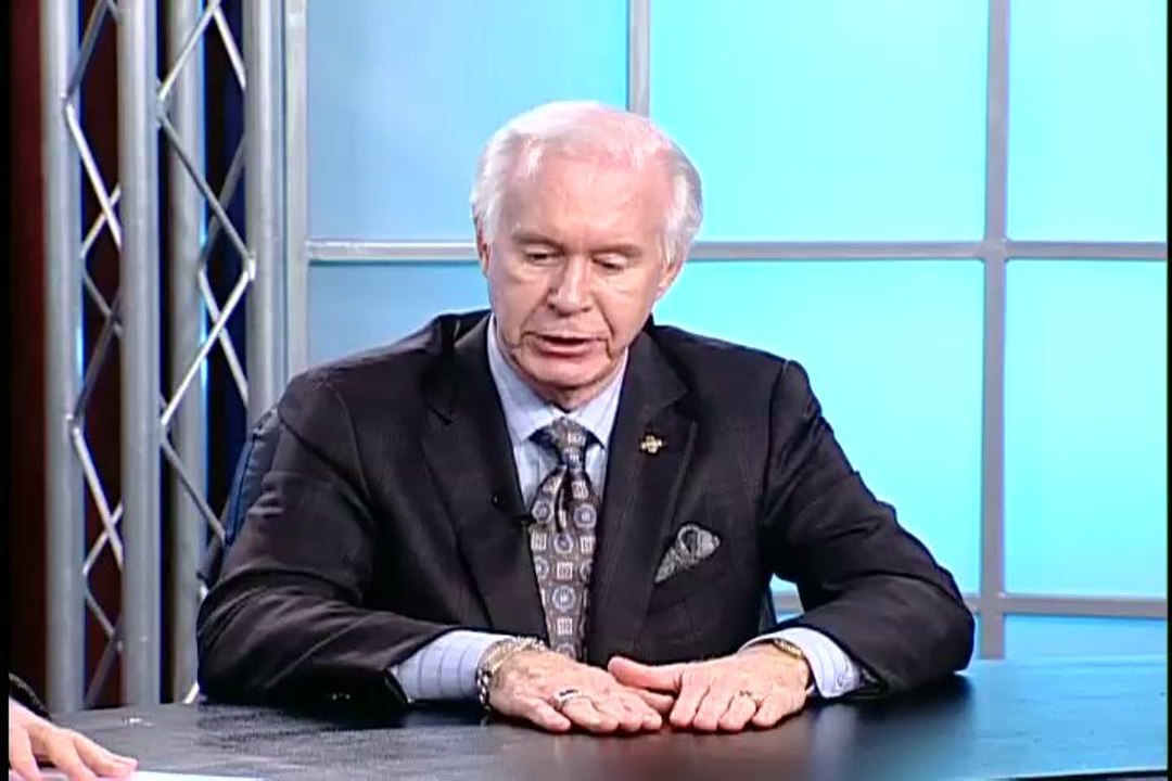 Smiles by Mary TV show with Dr Terrel Myers Setting Veneers