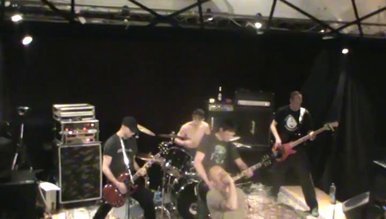 Chux Bollox le 02.05.2013 au piednu Le Hare part 05