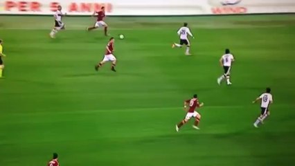 Francesco Totti INSANE backheel pass vs Parma
