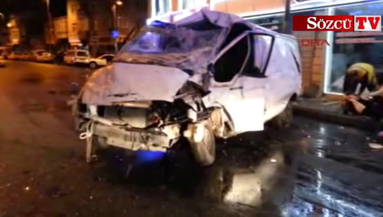 Önce mağazaya sonra direğe çarptı