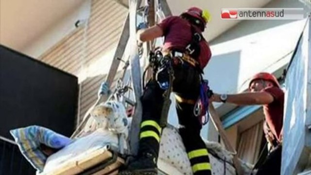TG 07.02.14 Grande obeso muore d'infarto in attesa gru per ospedale