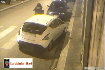 Assaltano autobus di linea e picchiano a sangue l'autista a Bari: arrestati quattro minorenni