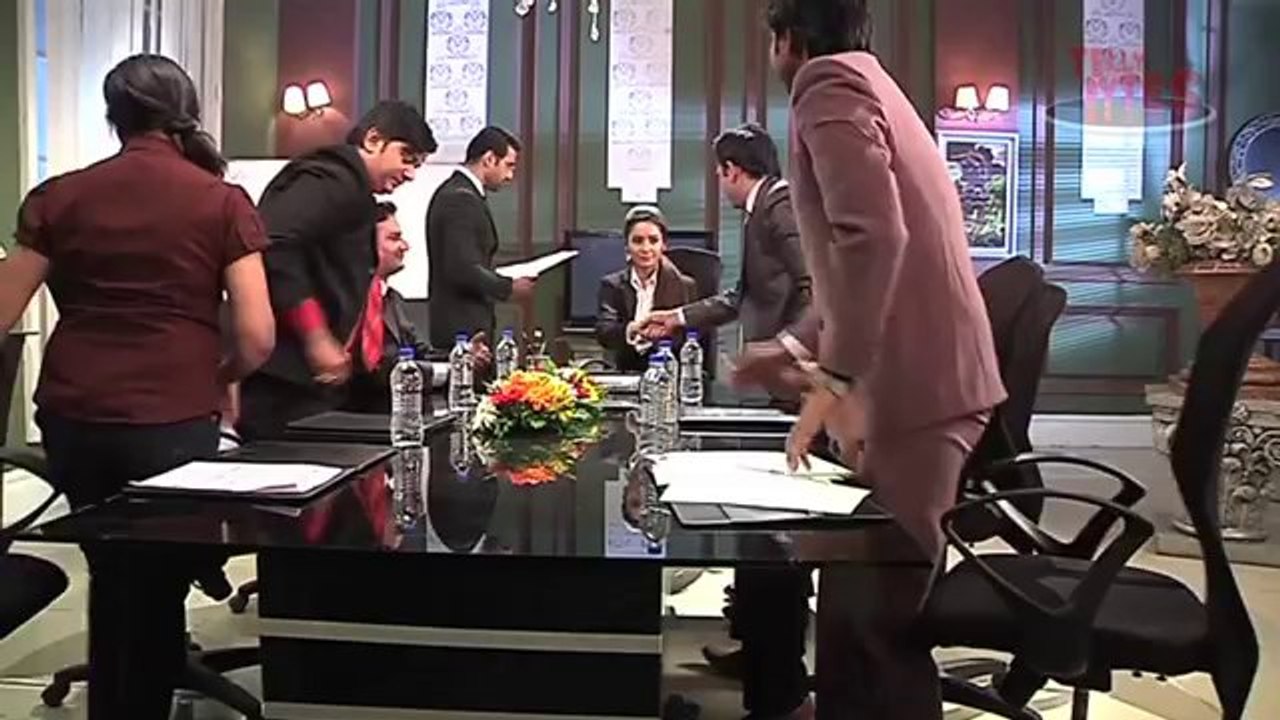 Pavitra Rishta - Poorvi Falls in Rishabh's Trap