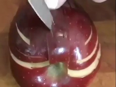 Incredibile. Guardate cosa si riesce a fare con una semplice mela.