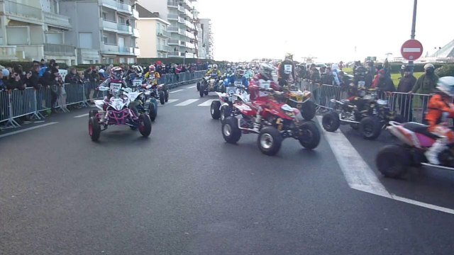 Défilé de quads dans les rues du Touquet le 8/02/14