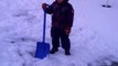 Un enfant en a marre de la neige et demande à Jésus de réchauffer un peu tout ça!
