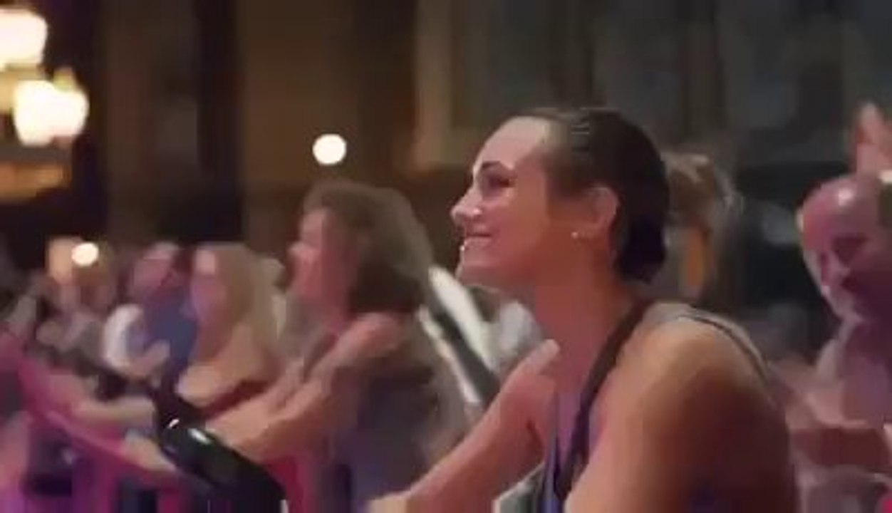 Incredibile. Guardate con che velocità pedalano queste donne