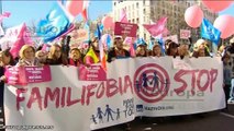 Miles de personas se manifiestan contra la Ley del Aborto