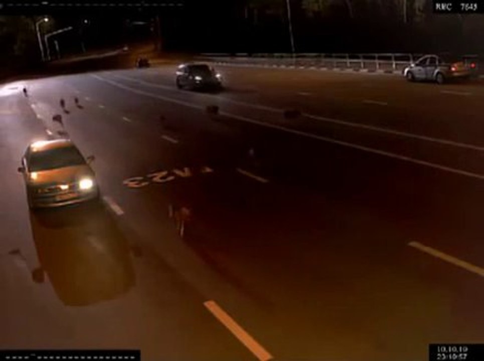 Un policier qui se cache dans une voiture qu'il vient juste d'arrêter