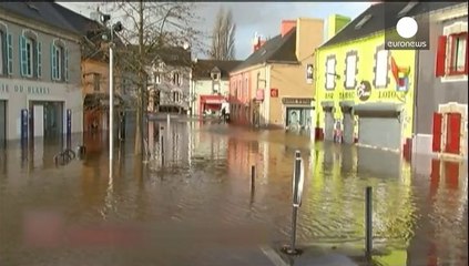 Download Video: Il maltempo non dà tregua a Gran Bretagna, Francia e Regno Unito