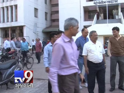 Five nabbed at airport for smuggling gold worth Rs 85 lakh, Ahmedabad - Tv9 Gujarati