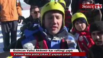 Karda rafting yapan Erzincan Valisi'nin botu yayalara çarptı