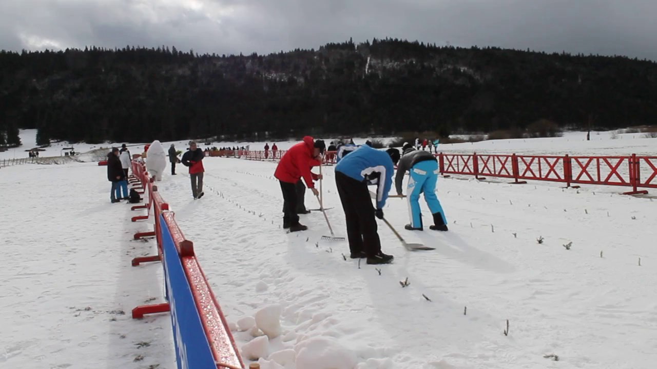A Mouthe, les préparatifs de la piste