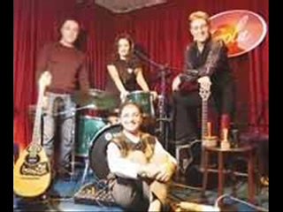 Grup Gündoğarken - Sıcaklardandır