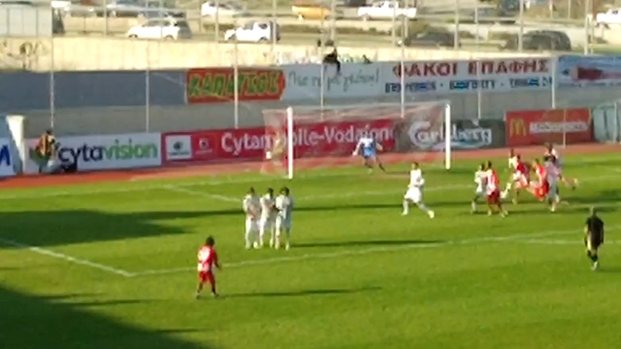 Άστοχη εκτέλεση φάουλ από Λεόν