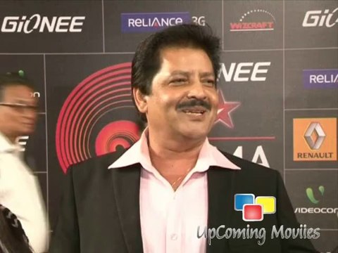 Udit Narayan at gima awards 2014 with press on red carpet (dharti sunahri ambar nila)