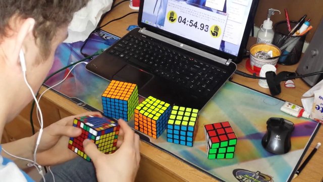6 Rubicubes de tailles différentes en 6 min : Record du monde!